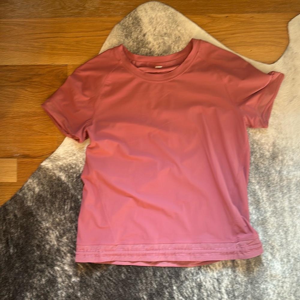 Lululemon shirt size 4
